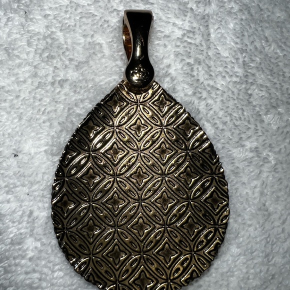 Premier Design, gold & silver necklace pendent, silver, gold, greenish stone - Picture 5 of 11